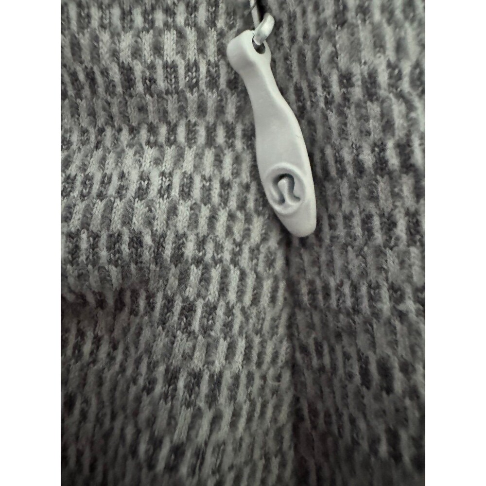 Lululemon Runderful 1/2 zip pullover - size 2 - Picture 3 of 6